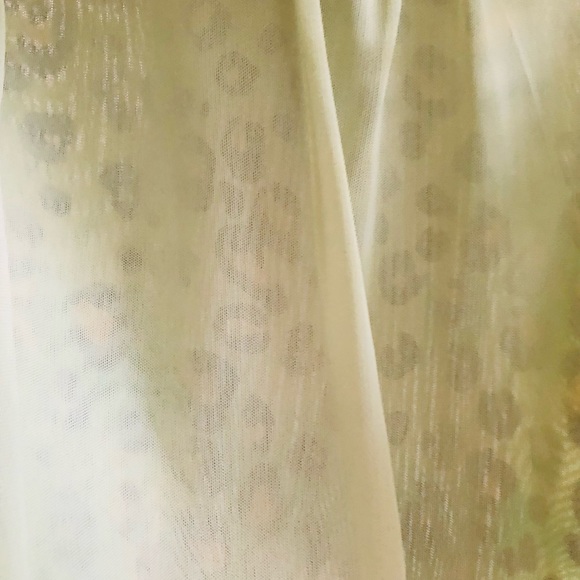 Berek Green Leopard Decorated Lined Blouse - Picture 6 of 7